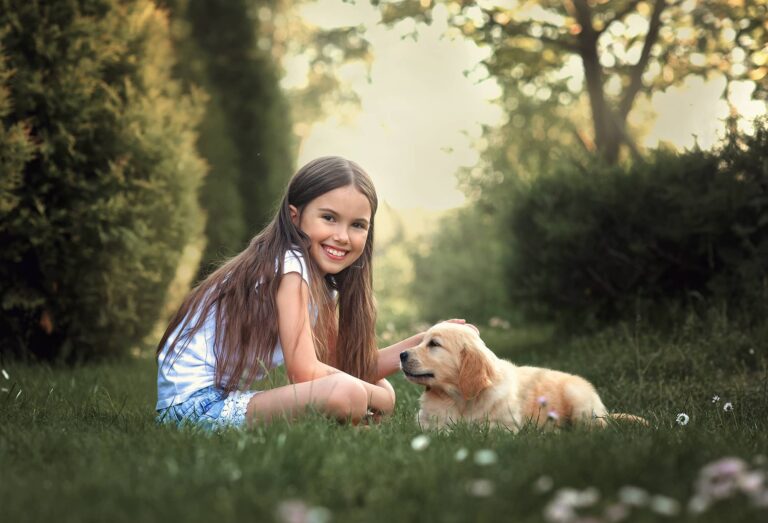 Golden-Retriever-Puppy-Girl-Grass-768x523